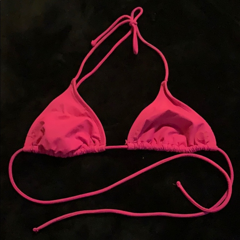 Teeny bikini top 👙